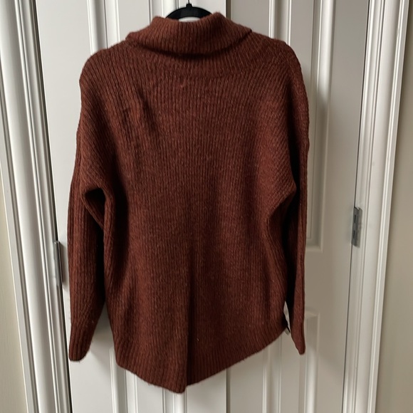 Old navy women’s turtleneck sweater, rust color, size medium. - Picture 2 of 4